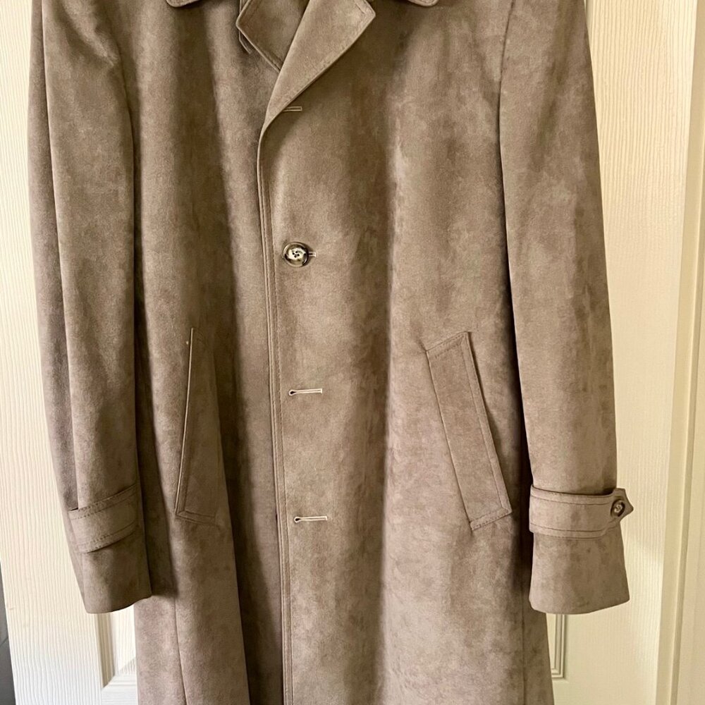 Men’s Ultra Suede Overcoat – Size 40 – Classic Tailored Style – Excellent Condit